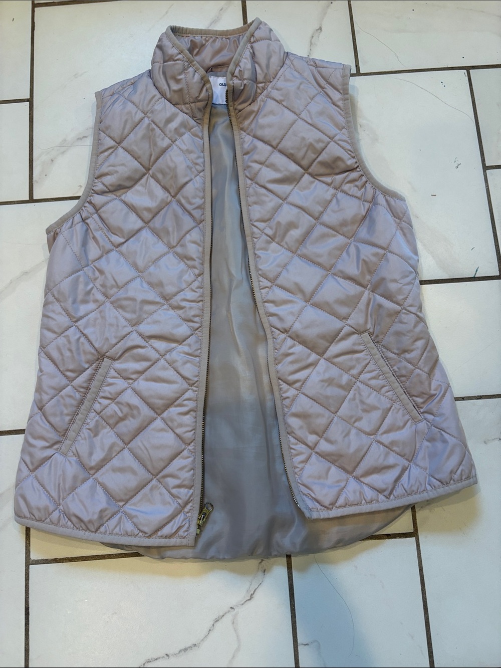 Old Navy Quilted Sleeveless Vest in Light Taupe - GUC, size small